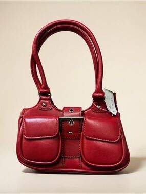 Elegant Red Leather Shoulder Bag with Front Pockets